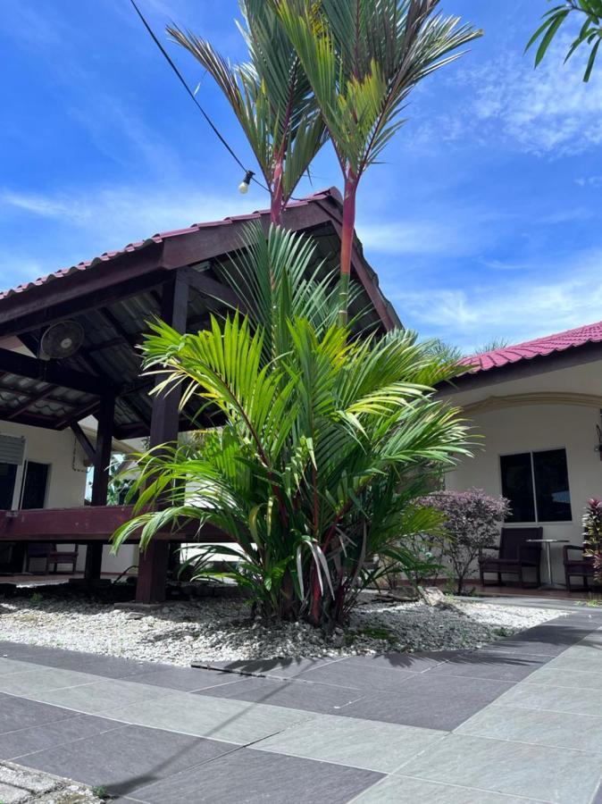Dhania Cenang Beach Motel Пантай Ченанг Екстериор снимка