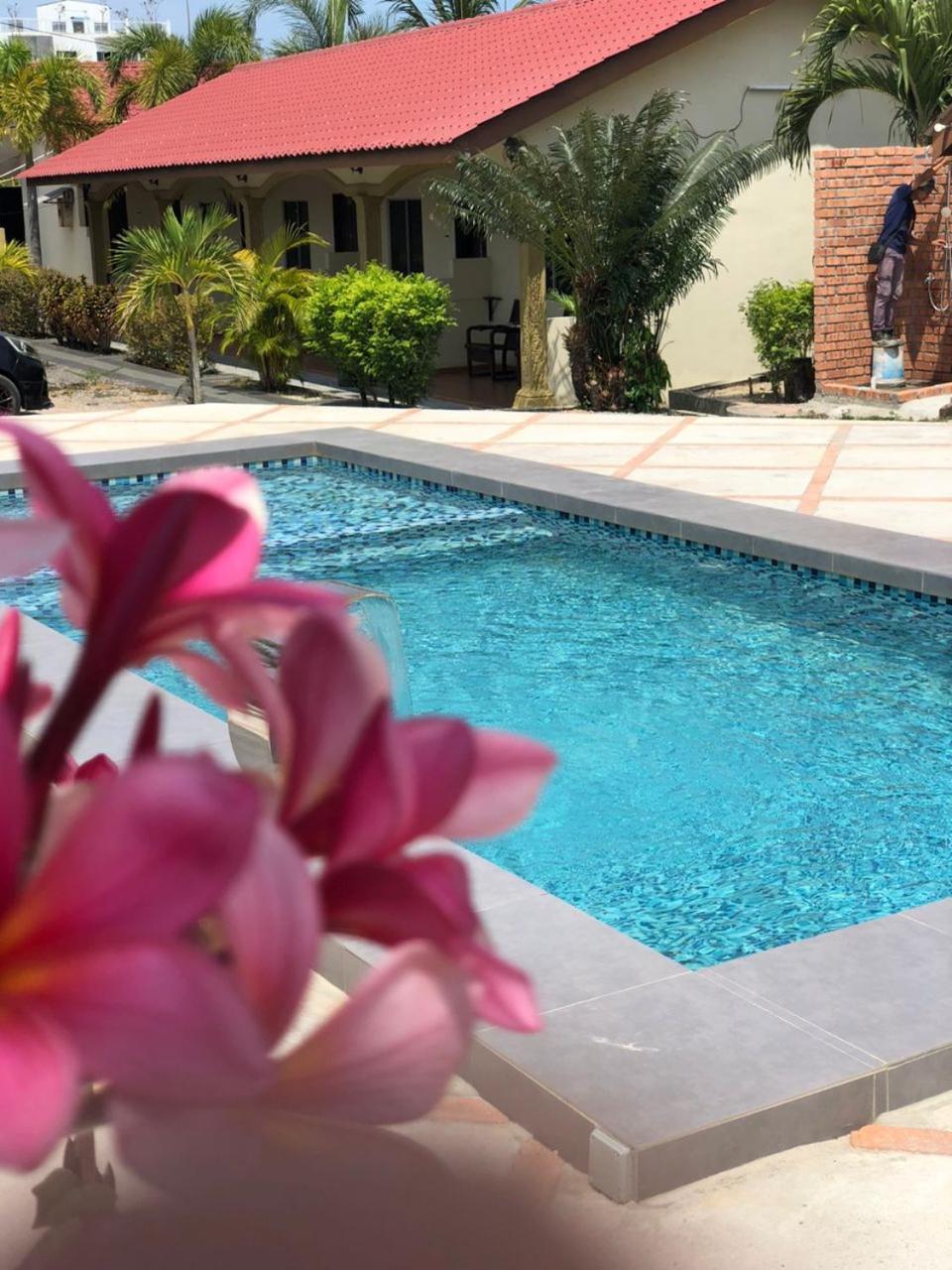 Dhania Cenang Beach Motel Пантай Ченанг Екстериор снимка
