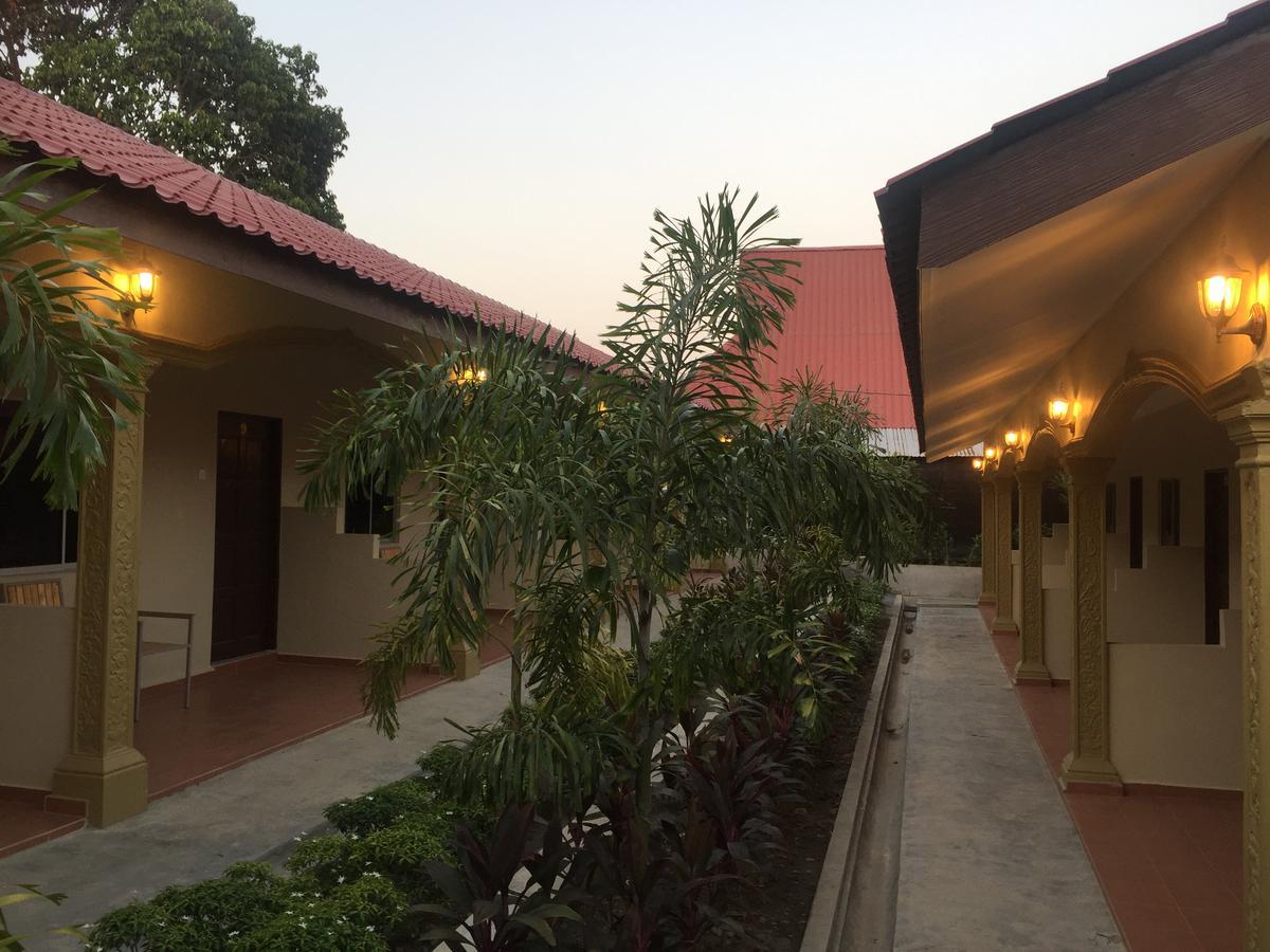 Dhania Cenang Beach Motel Пантай Ченанг Екстериор снимка