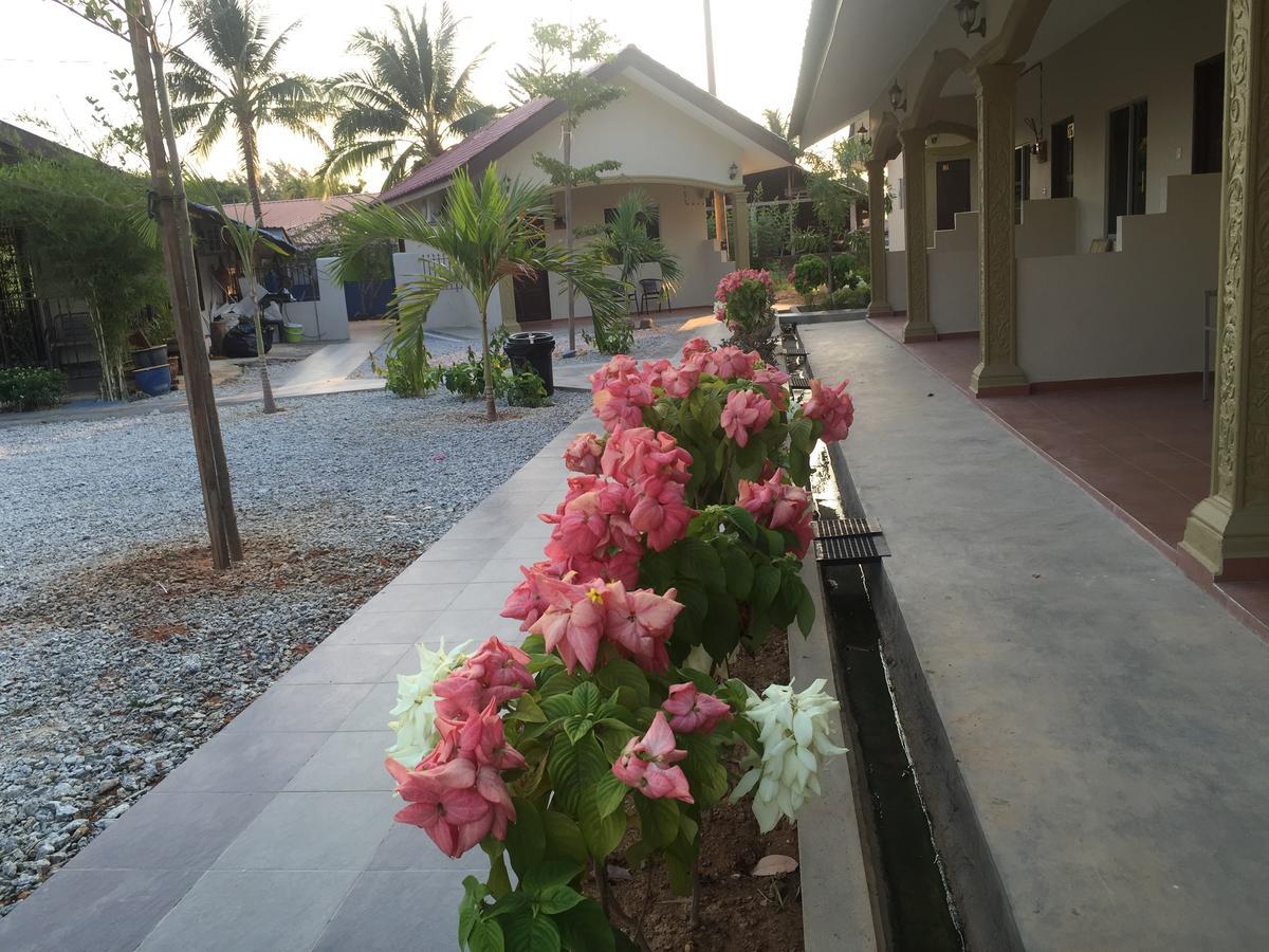 Dhania Cenang Beach Motel Пантай Ченанг Екстериор снимка