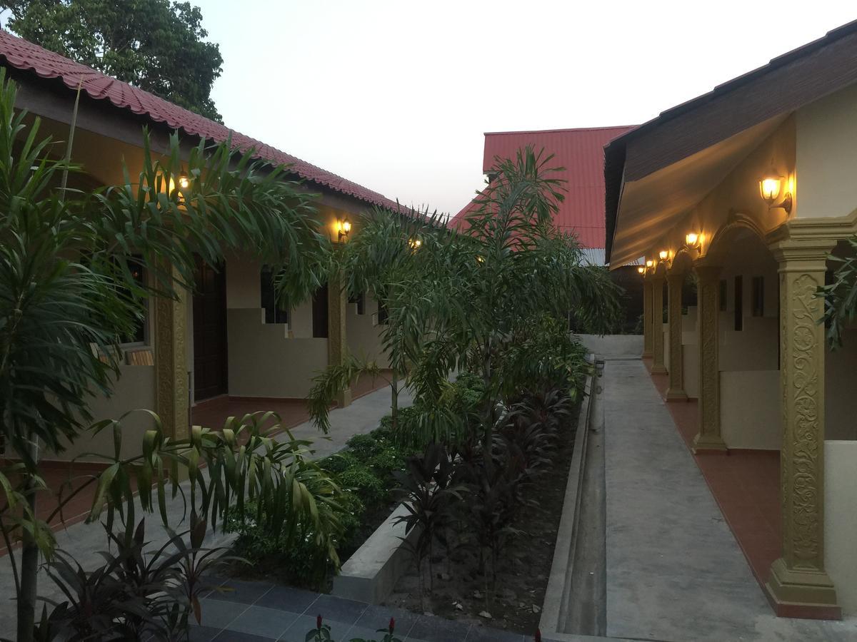Dhania Cenang Beach Motel Пантай Ченанг Екстериор снимка