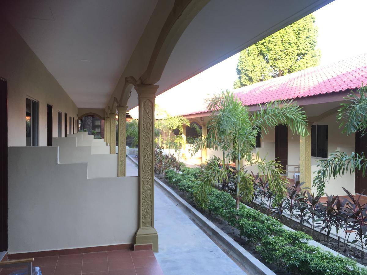 Dhania Cenang Beach Motel Пантай Ченанг Екстериор снимка