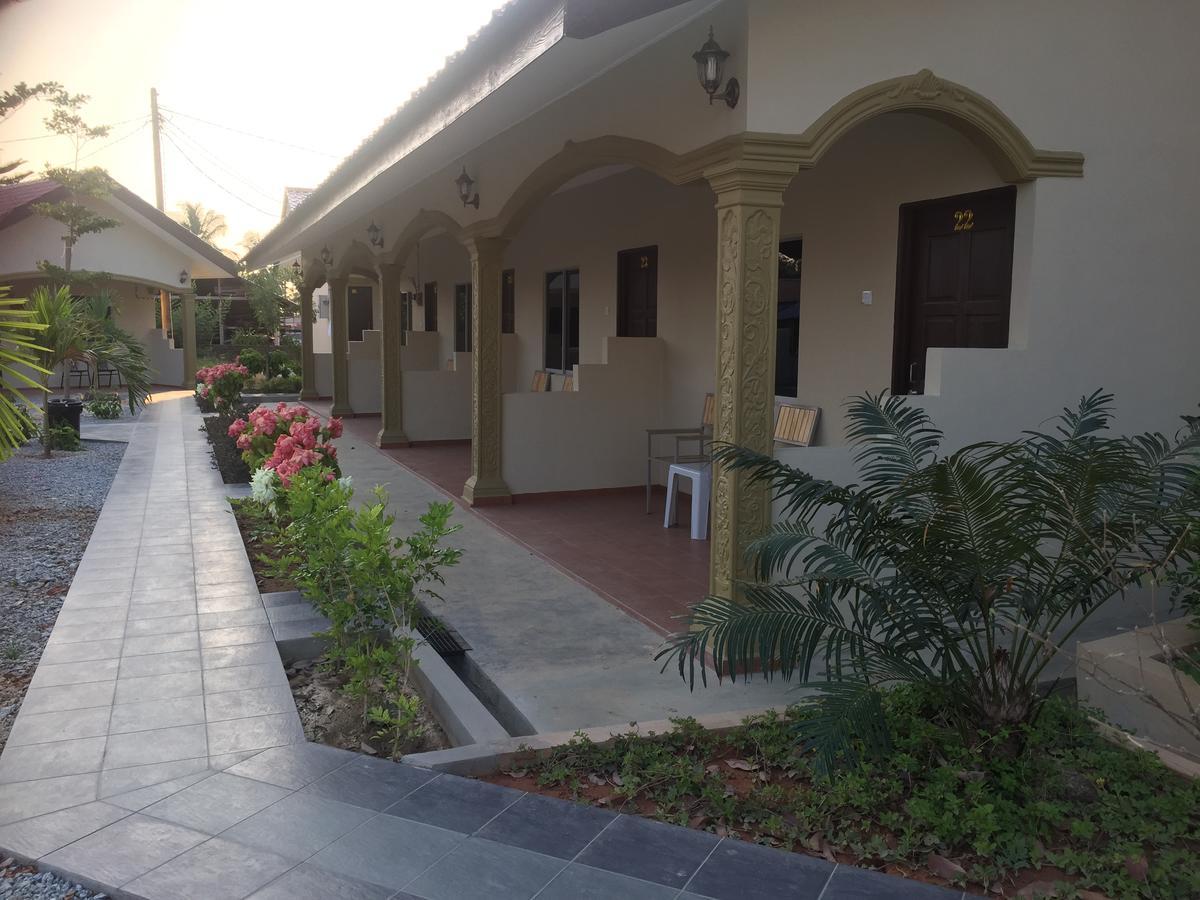 Dhania Cenang Beach Motel Пантай Ченанг Екстериор снимка