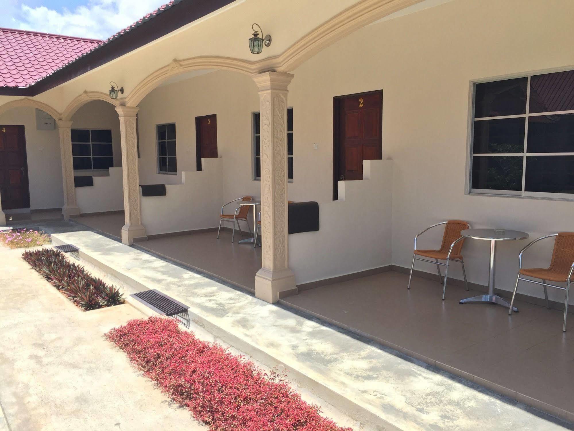 Dhania Cenang Beach Motel Пантай Ченанг Екстериор снимка
