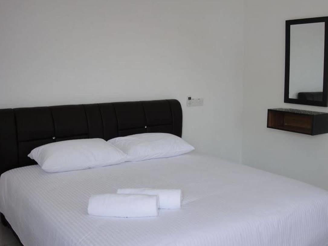 Dhania Cenang Beach Motel Пантай Ченанг Екстериор снимка