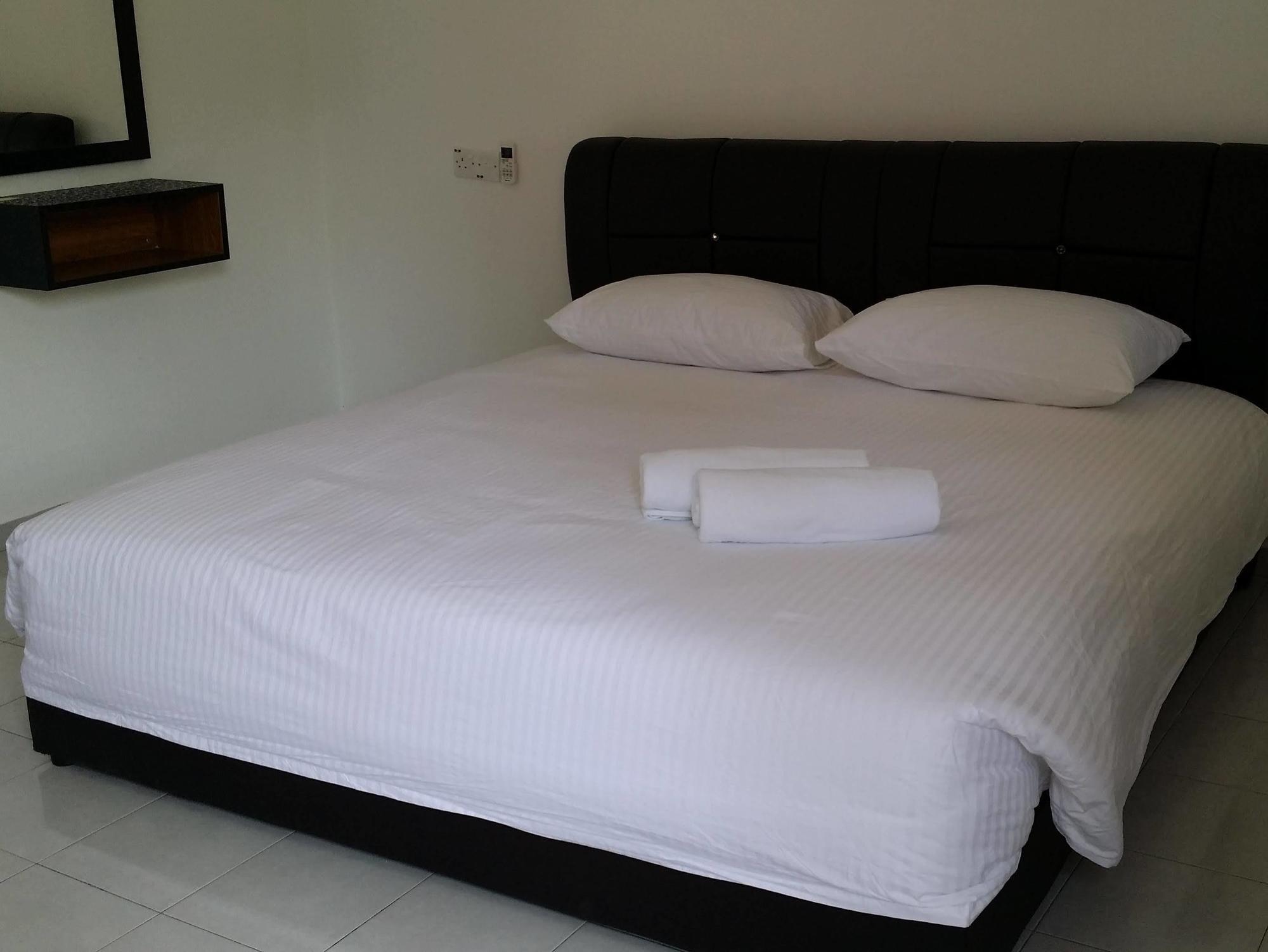 Dhania Cenang Beach Motel Пантай Ченанг Екстериор снимка
